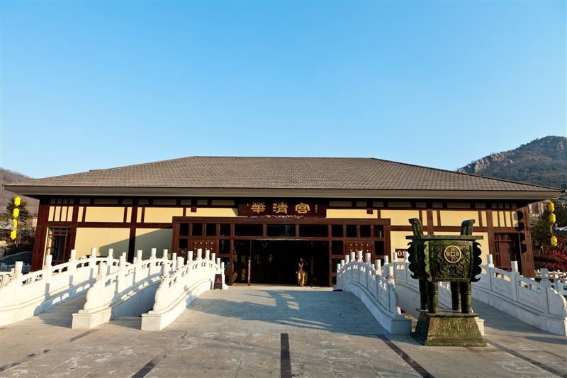 以唐朝風格來設計的溫泉會館,溫泉水來自地下1800公尺。