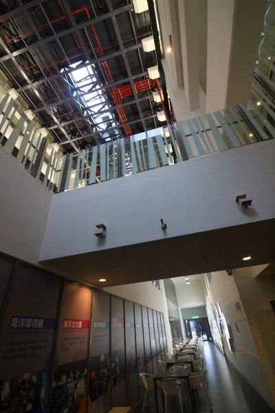 原北火電廠發電機基座改造為遊客休憩通廊;攝影/吳宜晏