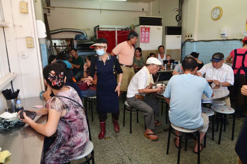 傳承三代老店,總是人潮滿滿。(劉宸嘉攝影)