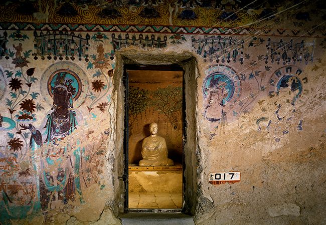 藏經洞，這裡藏有從前秦到北宋近五萬部的文物，極大部分卻落入其他國家博物館中。