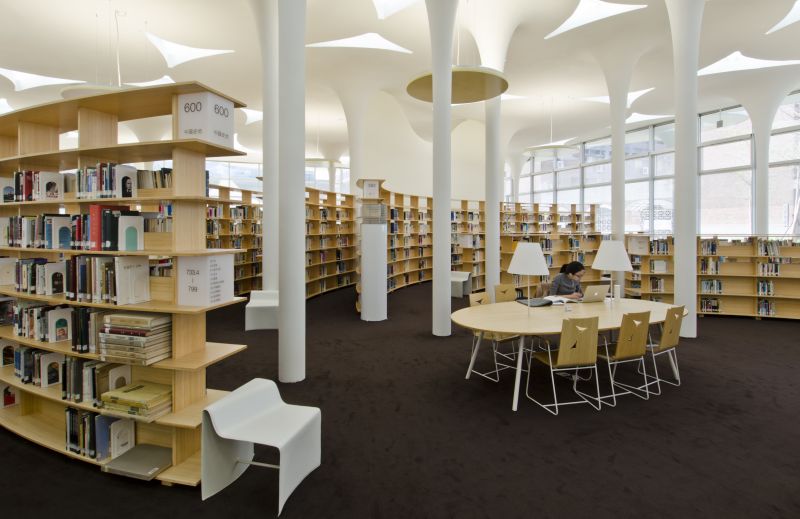 台大社會科學院圖書館室內；照片提供：伊東豊雄建築設計事務所