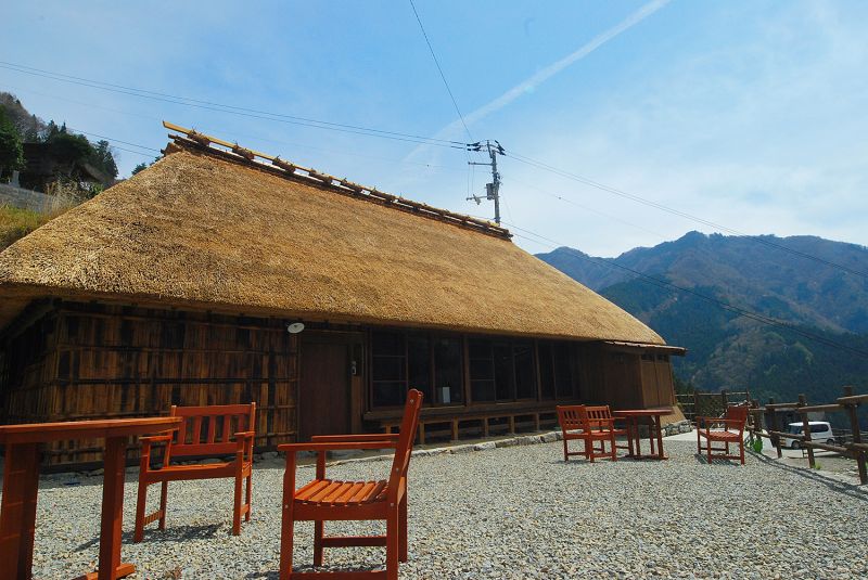 「桃源鄉祖谷山里」以諸如「浮生」、「悠居」、「雲外」等脫俗名字為每棟古宅命名(圖片來源:德島縣三好市)