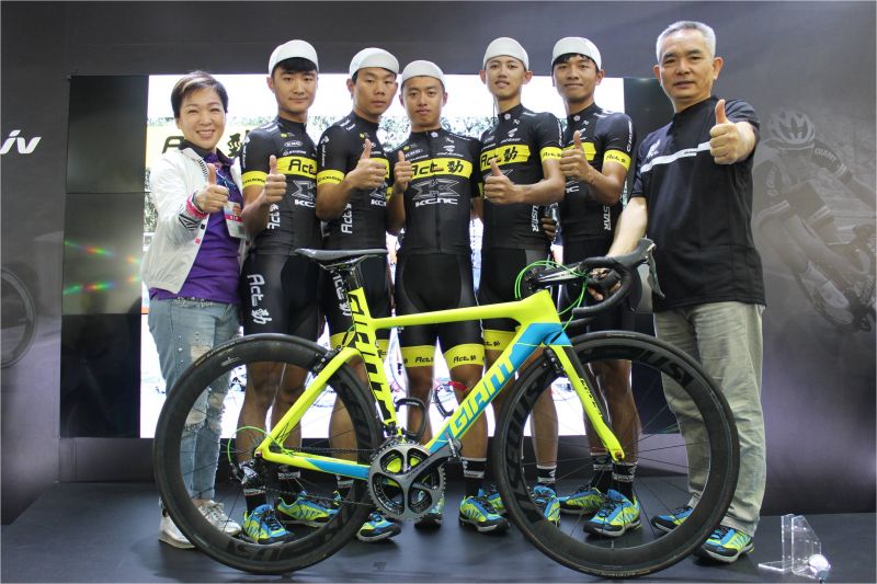 前勁洲際職業隊Action Cycling Team。（翻攝自捷安特官網）