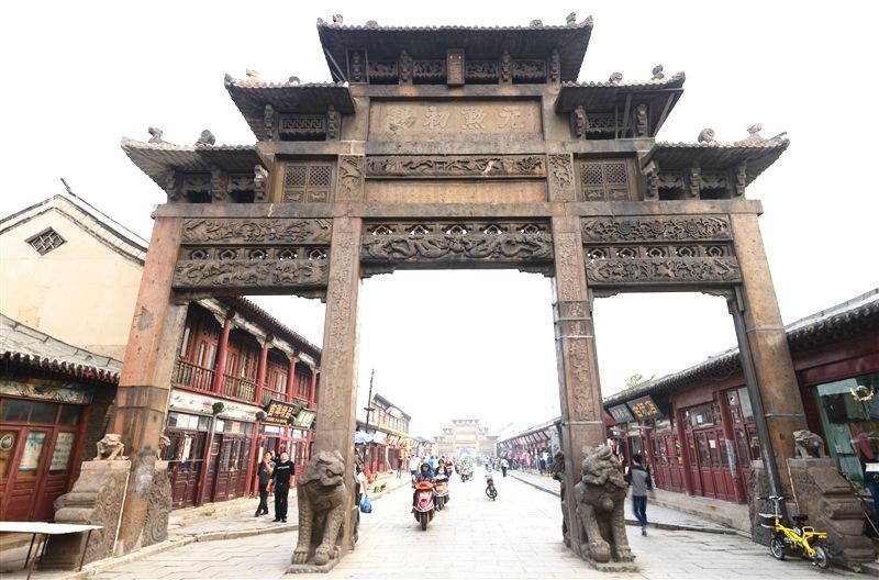 古城附近兩座明代修建的祖氏牌坊,以紀念祖大壽和祖大樂兩位將領。