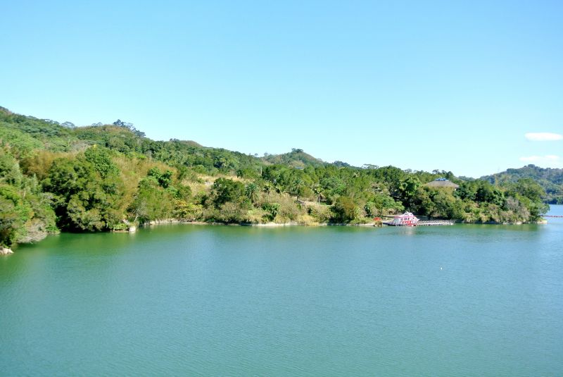 明德水庫擁有風光明媚的宜人風景。(澤澤稱奇‧小澤提供)