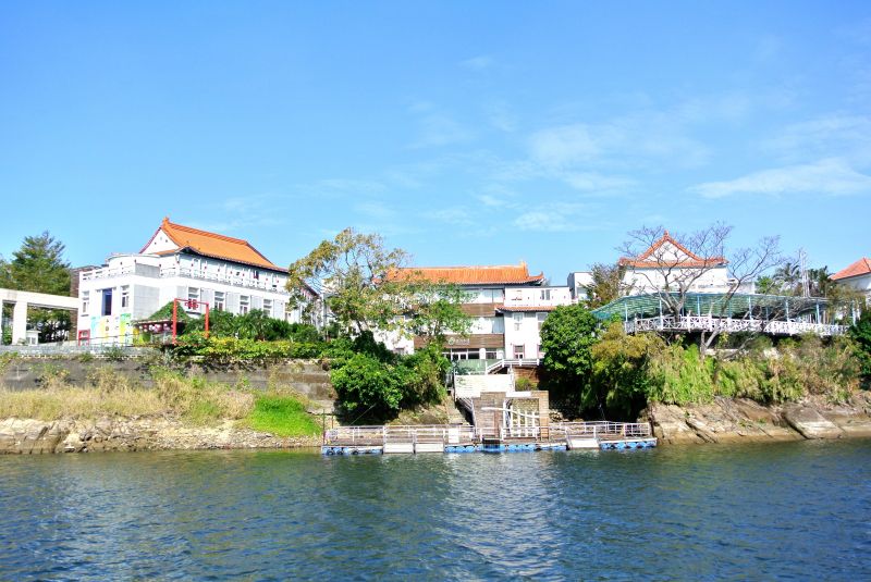 想要乘船遊湖,建議可提前預約,並於指定時間內前往碼頭。(澤澤稱奇‧小澤提供)