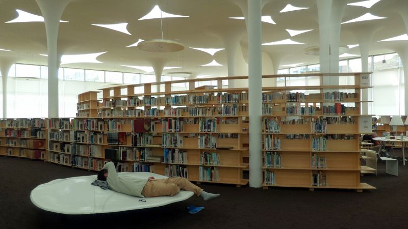 社科院圖書館/能坐臥的低矮家具,讓人彷彿置身自然;攝影:王進坤
