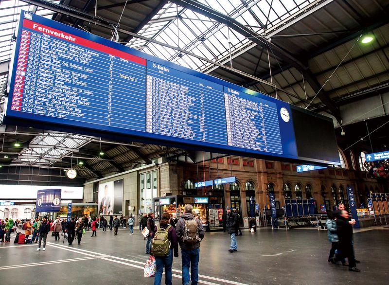 持瑞士旅行通行證，到了車站、確認好車次就可直接上車。（照片提供：123RF）