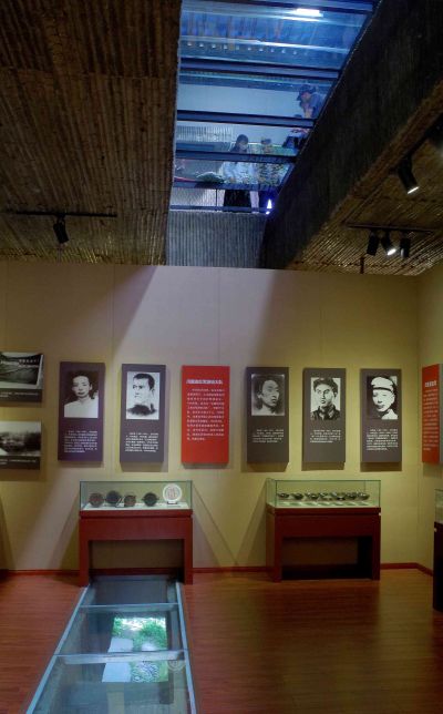 展覽館內屋頂及地板開口的位置關係;攝影:王進坤