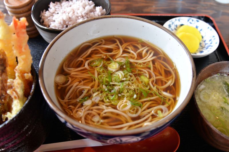 「金澤」的餐桌上除新鮮海產外，四季也出產各式各樣的加賀野菜。(圖片由Booking.com繽客提供)
