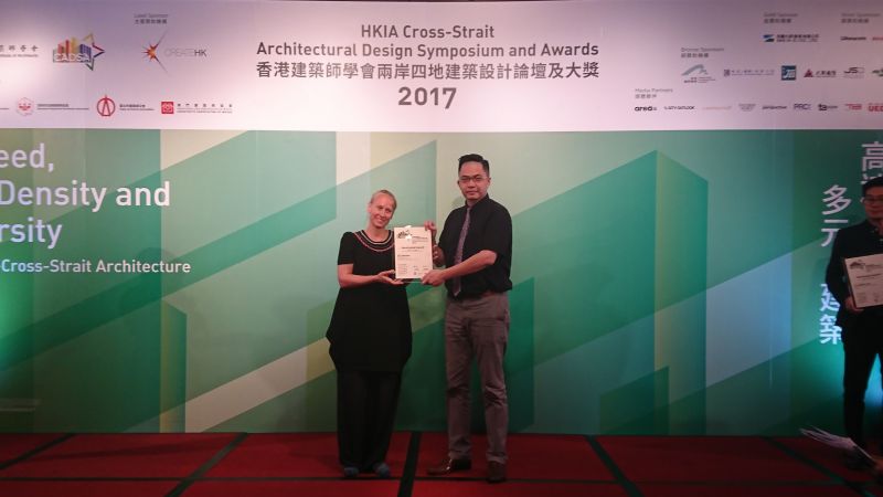 桃園市立圖書館龍岡分館/盧俊廷建築師事務所,由盧俊廷建築師親自領獎;攝影/吳宜晏