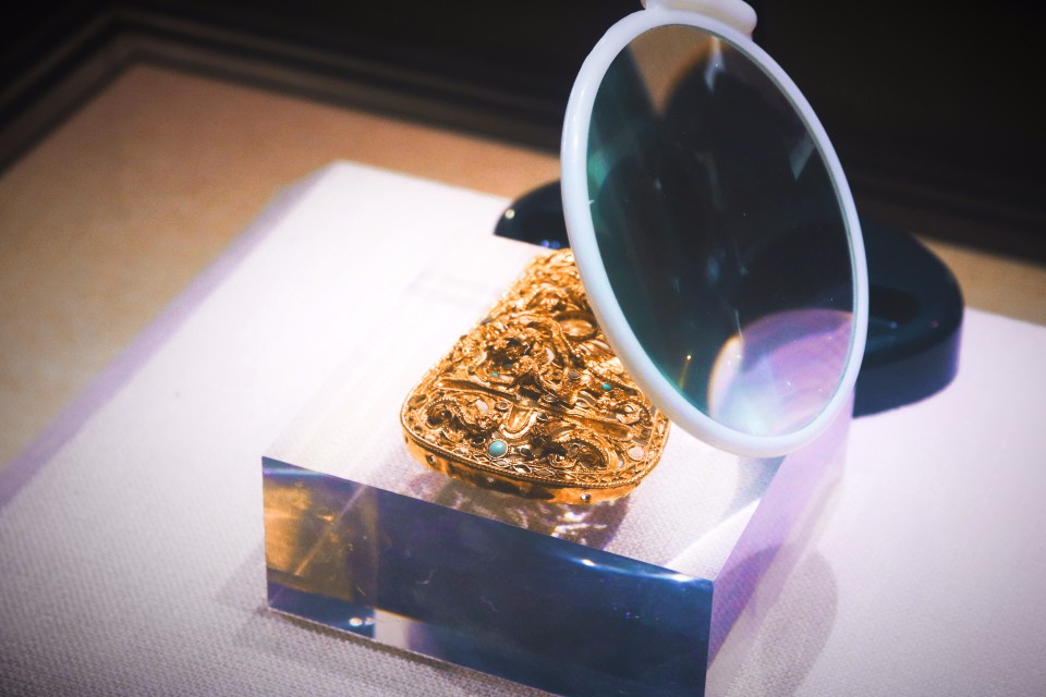 雕工極為細緻的金腰扣(圖片來源:陳浪提供)