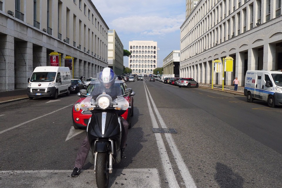 365_002--EUR 42法西斯風格下所呈現的有序整潔城市。