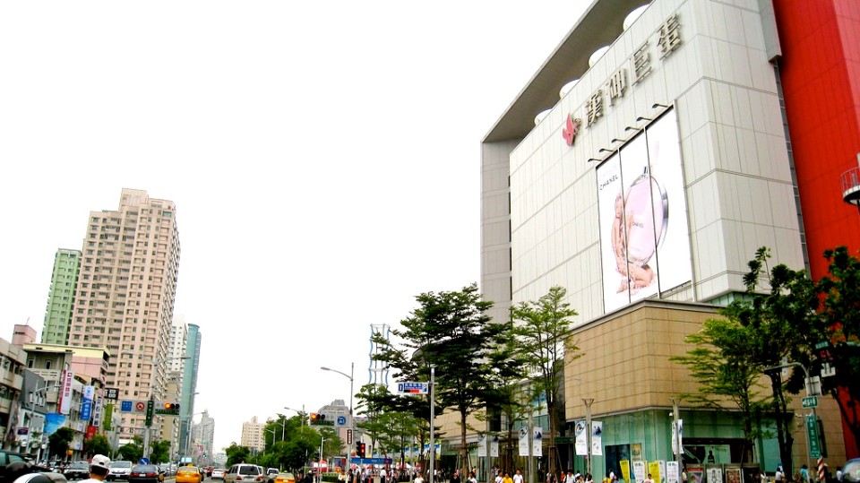 「漢神巨蛋購物廣場」是北高雄最熱鬧的百貨公司。（Flickr授權作者－Yu-Cheng Chuang）
