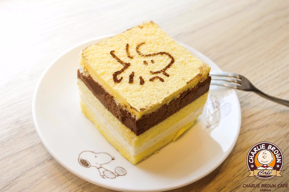超萌的糊塗塌客蛋糕，讓人捨不得吃！（圖片來源／Charlie Brown Café Taiwan粉絲團）