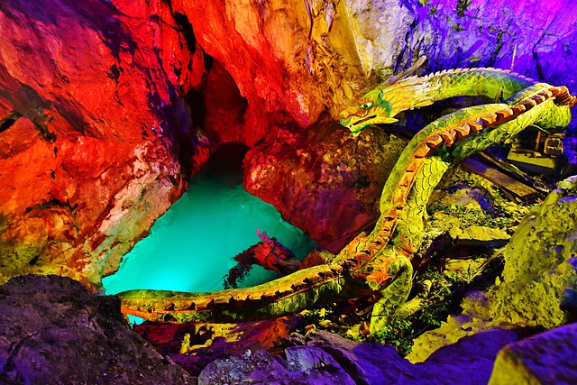 本溪水洞目前是世界上最長的地下充水溶洞。