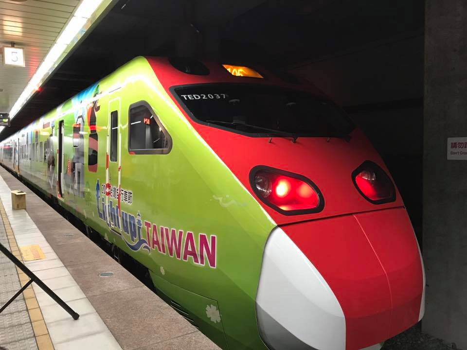 喔熊騎喚彩繪列車首航(翻攝自 官方粉絲團)