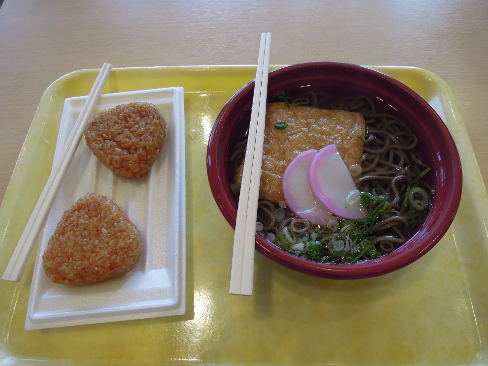 蕎麥麵及烤飯糰