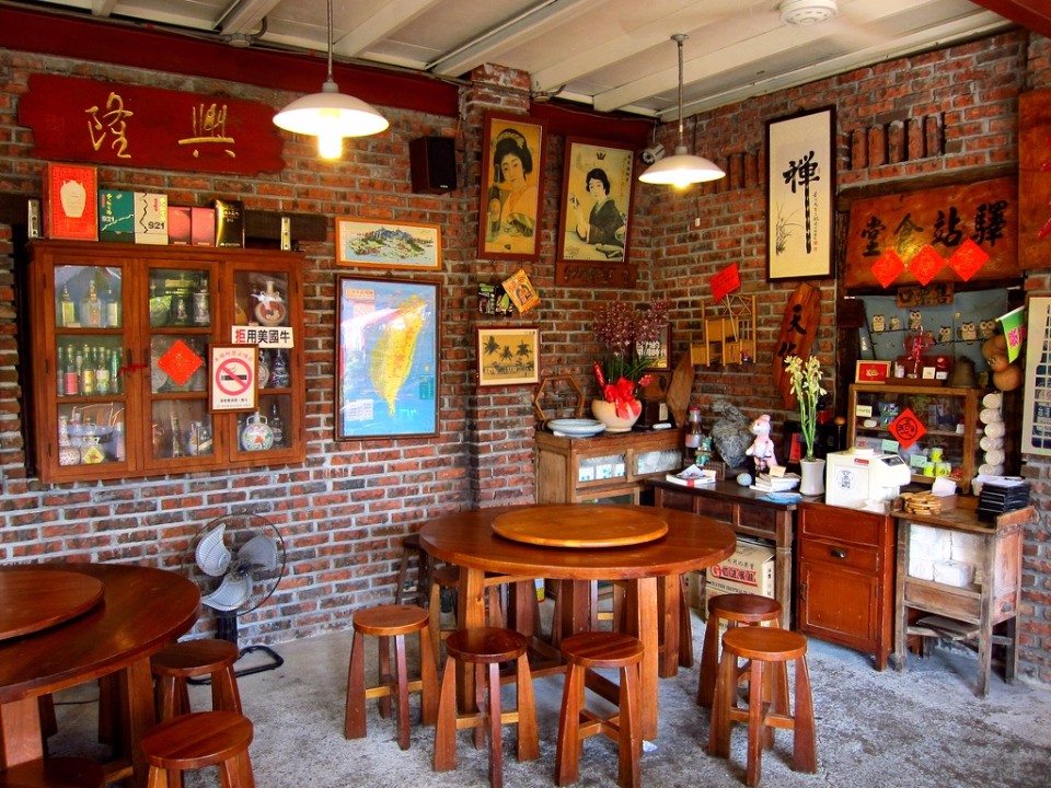 古色古香的驛站食堂，餐廳內也收藏許多懷舊小物。（Flickr授權作者－lohasteru）