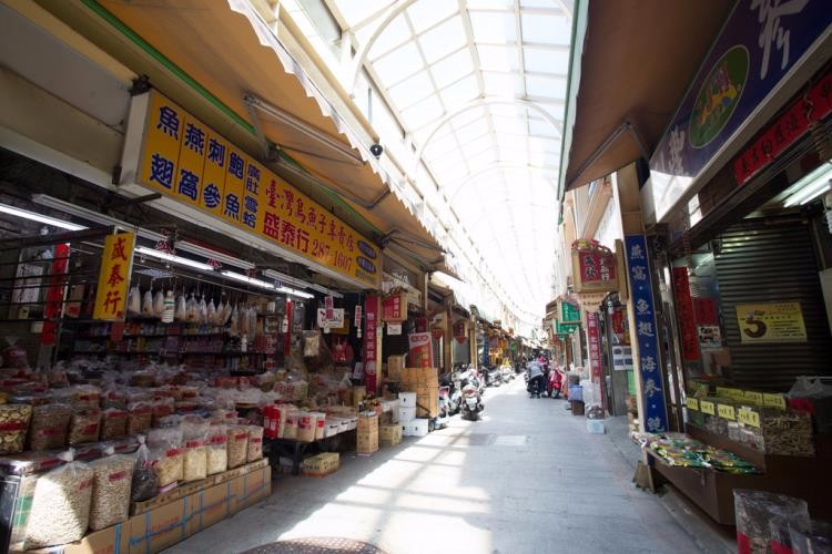 三鳳中街是目前高雄市最大的南北貨集散地。（圖片來源／高雄旅遊網）