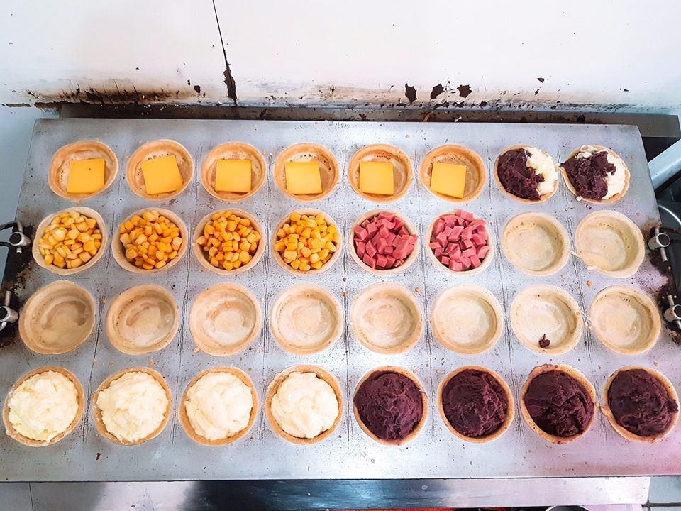 德國的正妹店員紅豆餅妹，手做奶油、芋頭、紅豆、雙拼等各式人氣口味的車輪餅（圖片來源：世界音樂節在臺灣 - WMFTaiwan）