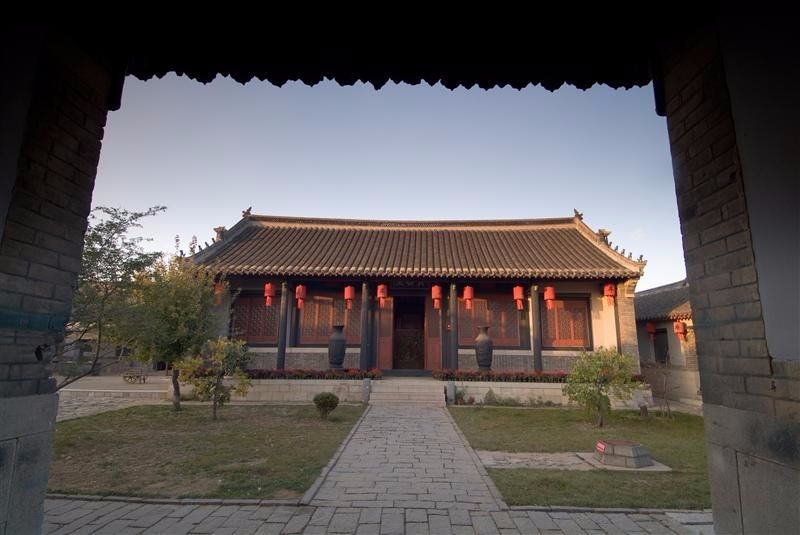 縱觀重重四合院相疊,橫看條條通道相間,層次清晰、主次分明,展示出牟氏家族的建築特色。(圖片來源:山東繁體旅遊網)