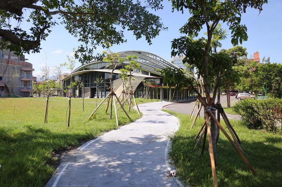 2017台灣建築傑出獎《中山小巨蛋與周邊通學廊道》;圖片提供:建築師雜誌