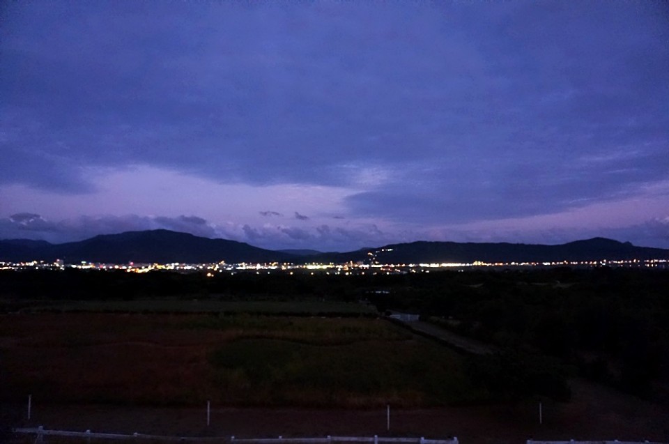 從海境眺望恆春鎮的夜景。(攝影/林郁姍)