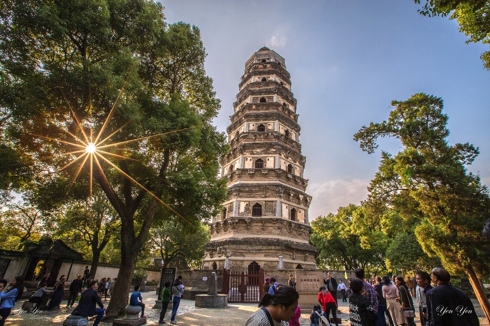 「每走一步,都是一個造景,都充滿了驚奇。」初次到訪的鄭妍妍,提到蘇州美景,笑著說。虎丘/圖 鄭妍妍提供