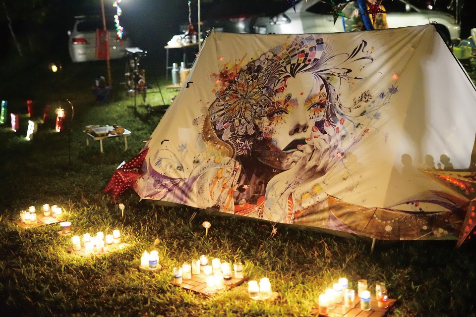 跟著達人劉太太,一起來玩不一樣的露營體驗。(圖片來源/《劉太太和你露營趣》)
