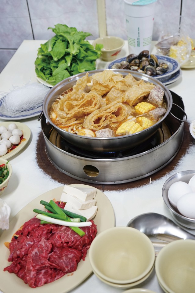 美味的萬丹牛肉爐,為精彩的露營活動,畫下完美句點。(圖片來源/《劉太太和你露營趣》)