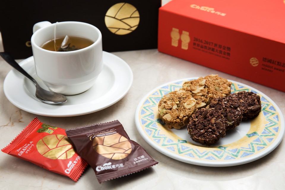 2016、2017年間共推出兩款口味:「鹽之花堅果燕麥酥片」與「紅藜橘皮巧克力燕麥酥片」