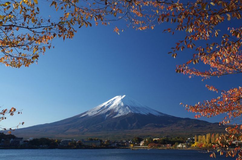 富士山下的豔麗紅葉美景河口湖紅葉祭 欣傳媒