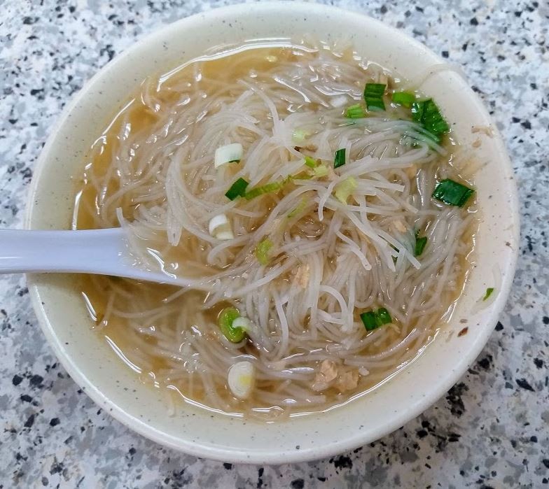 【美食】萬華「香佳鯕魚米粉湯」，湯頭鮮甜的古早味米粉湯