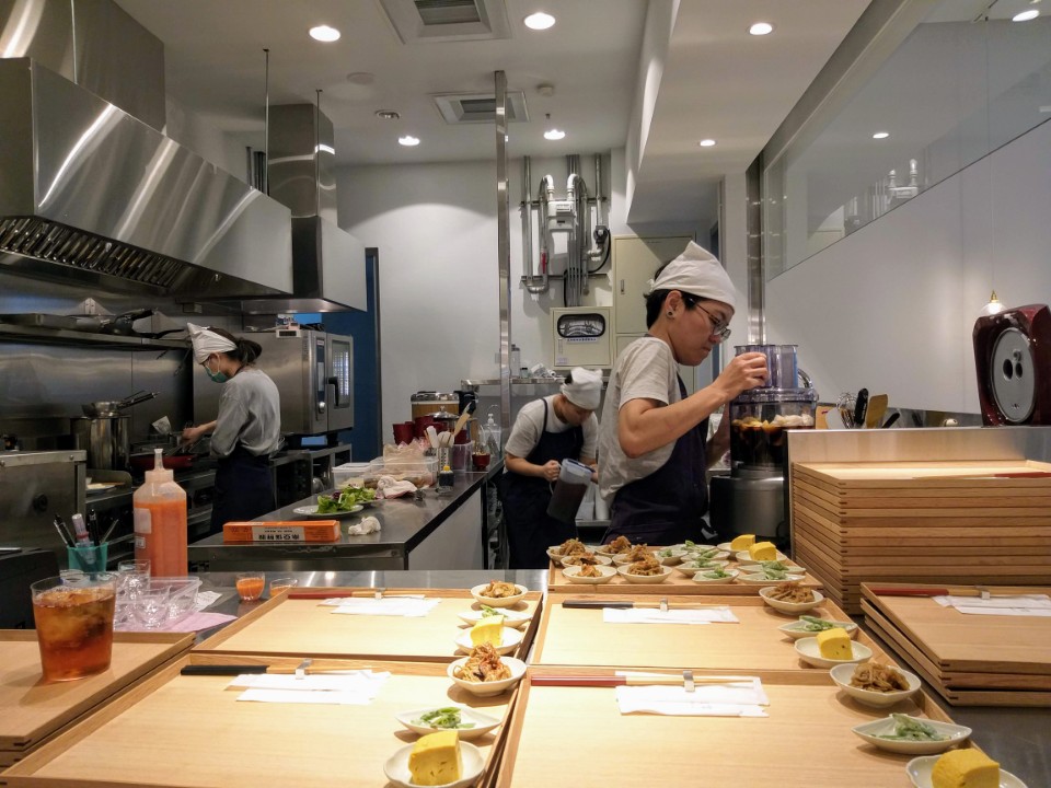 【美食】「小器食堂」微風南山店，餐具充滿巧思的道地日式定食