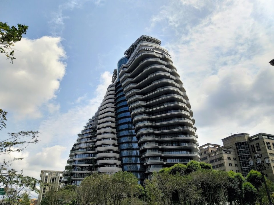 旅遊 台北市建築小旅行 信義區18億豪宅 陶朱隱園 會呼吸的垂直森林 欣傳媒