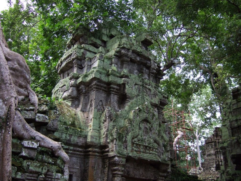 【旅遊】夏遊柬普寨 - 吳哥窟 粉紅城堡「女皇宮」、古墓奇兵