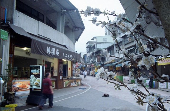 泡內灣溫泉美食念念不忘素食 葉媽媽客家湯圓 內灣戲院保證好 欣傳媒