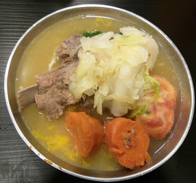 【美食】台北市小巨蛋「中崙蕃茄麵」，蔬菜滿滿、大塊里肌 、鮮