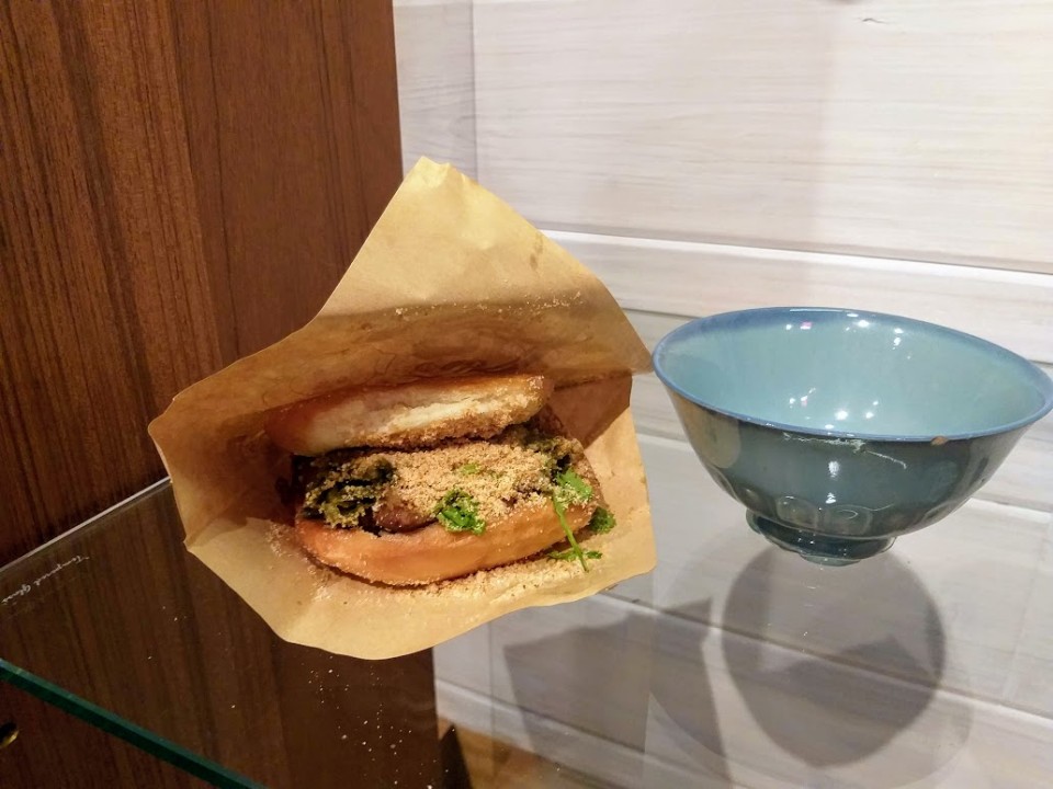 【美食】台北市永康街「呷七碗」，品美味刈包「台灣漢堡」東坡肉