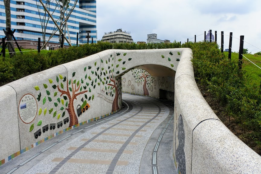 【旅遊】「華山大草原遊戲場」暑假免費親子旅遊景點，極限滑索、