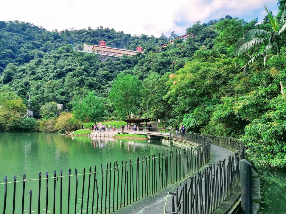 【旅遊】宜蘭「梅花湖」騎單車環湖趣，發現魯夫「惡魔果實」、吳