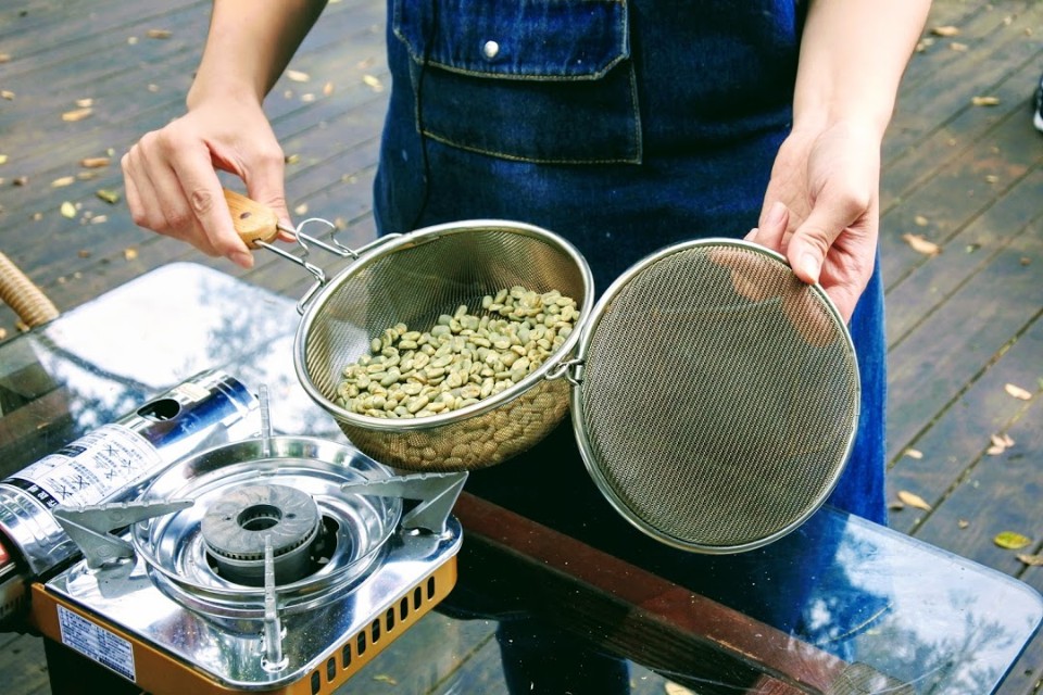 【旅遊】南投國姓鄉「行者咖啡」烘豆DIY，「美女姊妹花」打造
