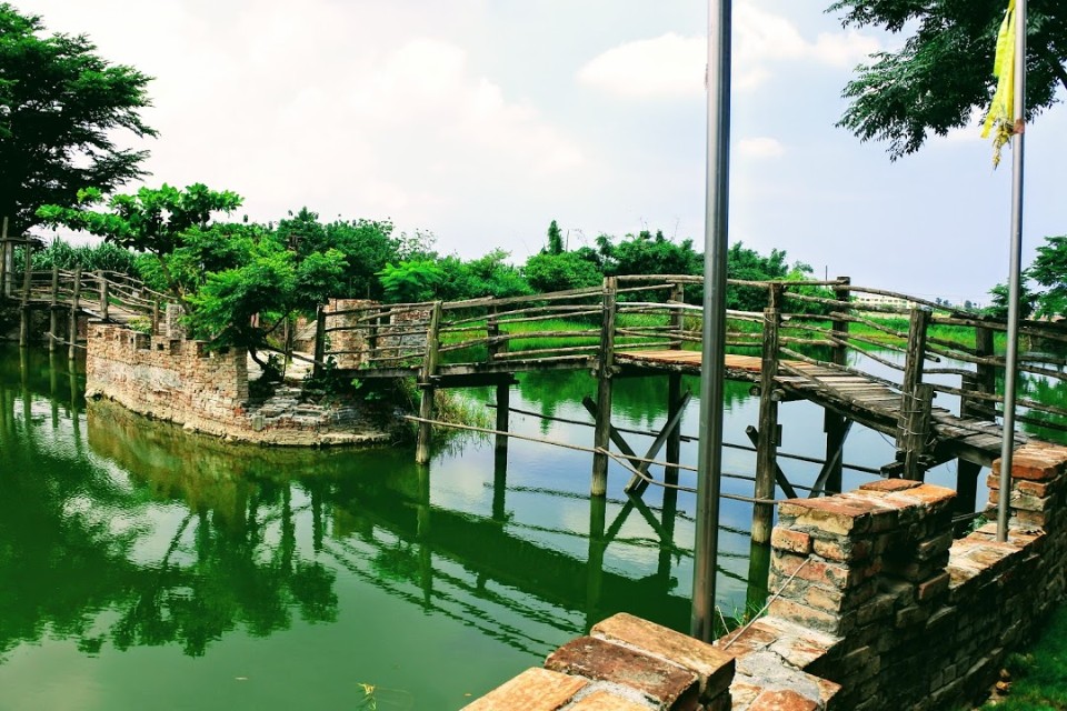 【旅遊】台南學甲「老塘湖藝術村」，瘋癲手指畫家「匡乙」精心打