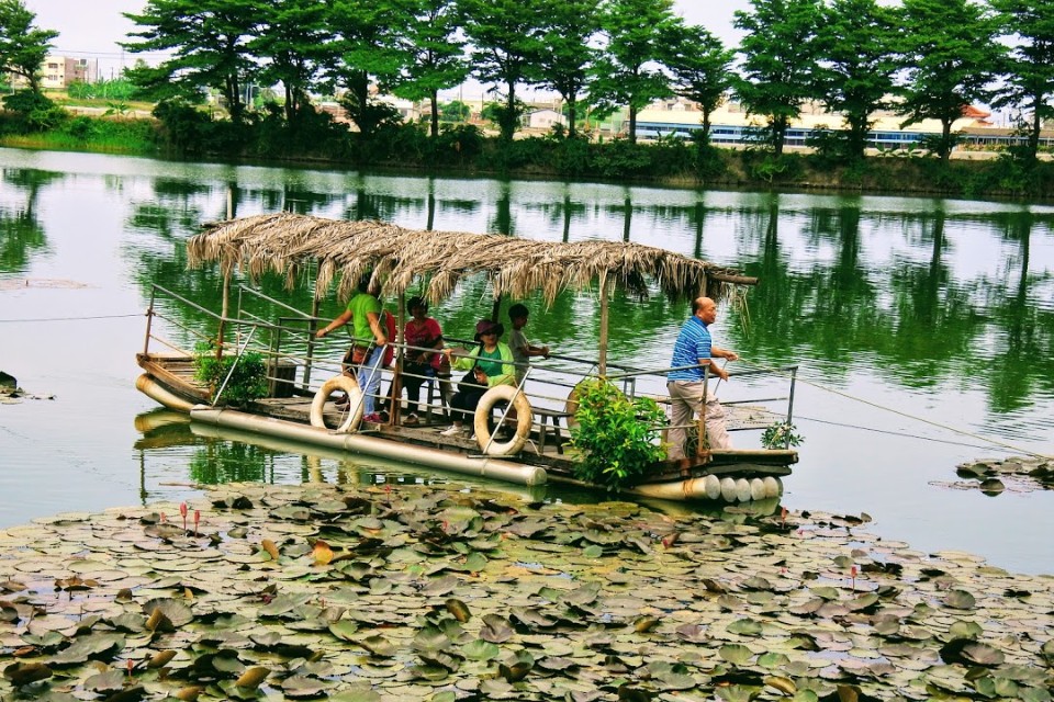 【旅遊】台南學甲「老塘湖藝術村」，瘋癲手指畫家「匡乙」精心打