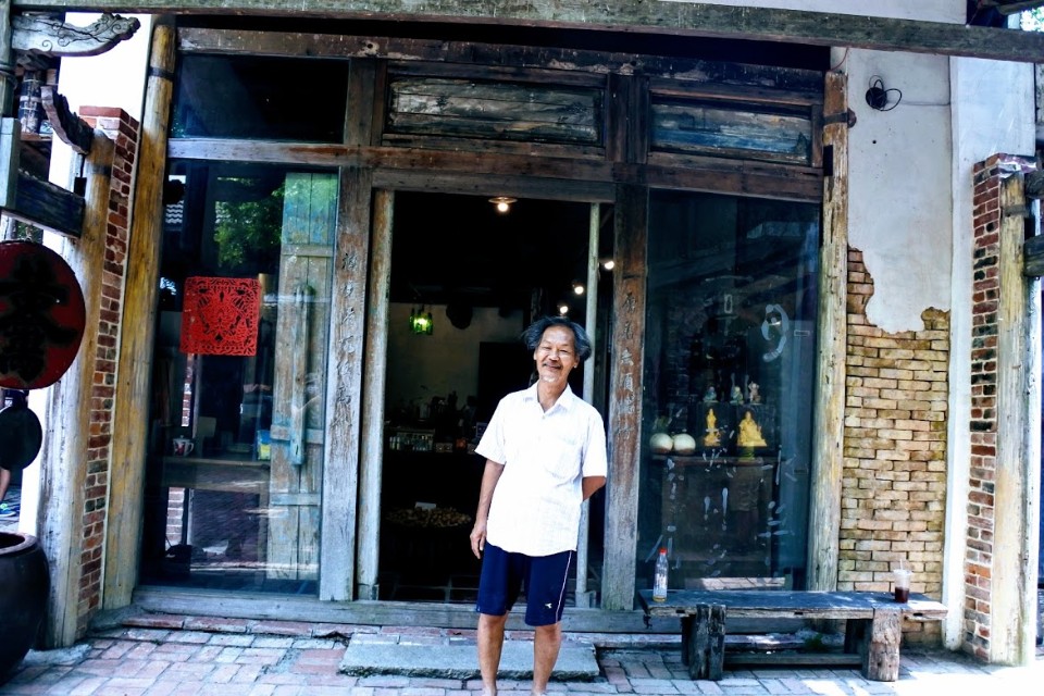 【旅遊】台南學甲「老塘湖藝術村」，瘋癲手指畫家「匡乙」精心打