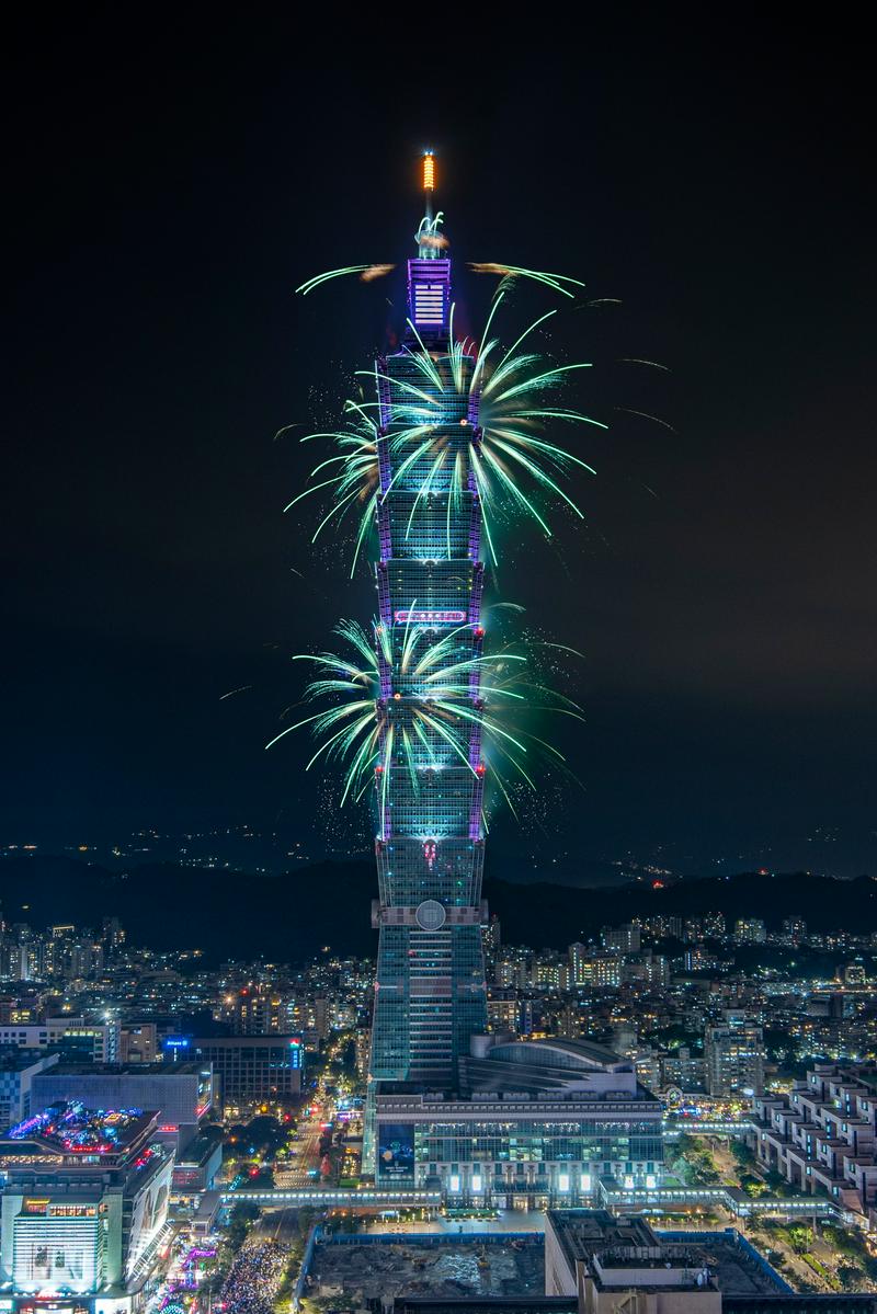 2021台北101跨年煙火「讓愛擁抱世界，讓希望點亮未來」精彩呈現（0101更新）｜欣傳媒 1324