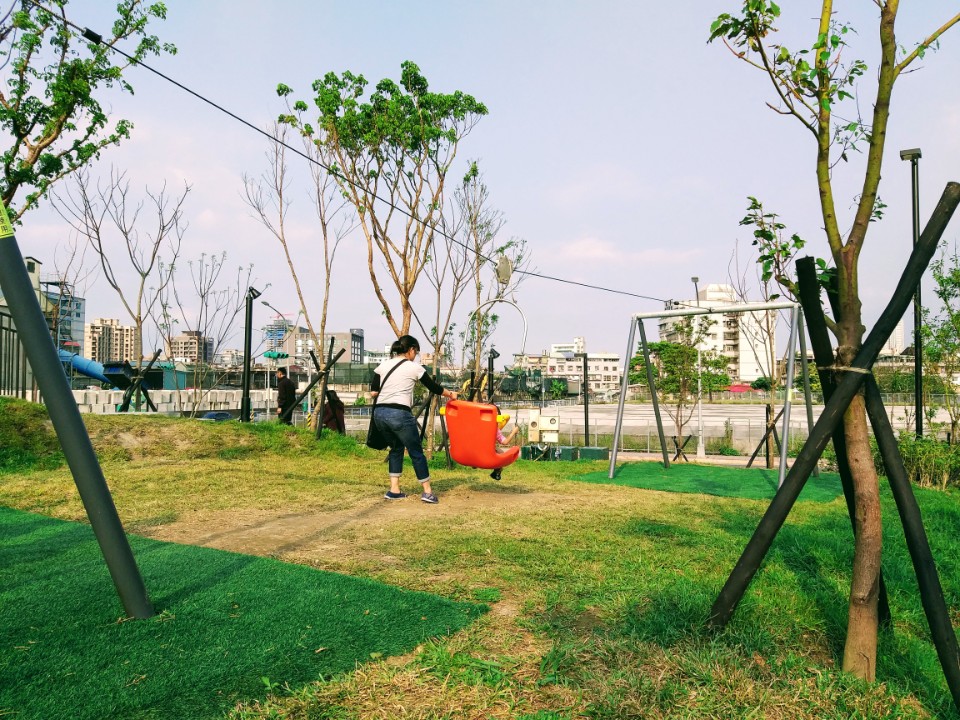 【旅遊】台北市南港「新新公園」城市綠地新景點、「濕地花園、落