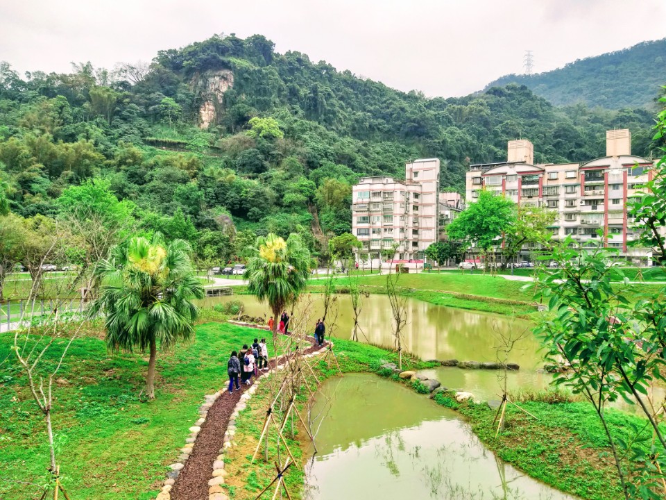 【旅遊】台北市信義區「永春陂濕地公園」城市綠地新景點，四獸山