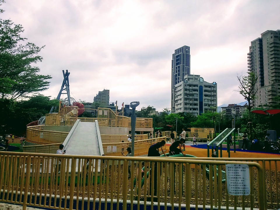 【旅遊】「天母夢想樂園」台北市親子旅遊推薦，9米高棒球溜滑梯